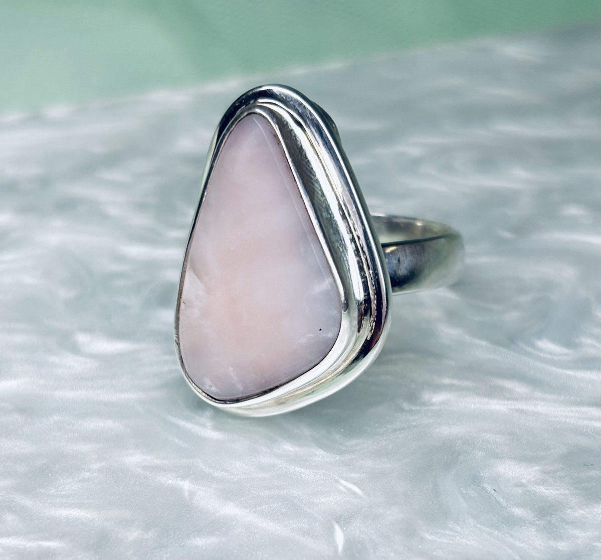 Pink opál gyűrű – a gyengédség szimbóluma ezüstben