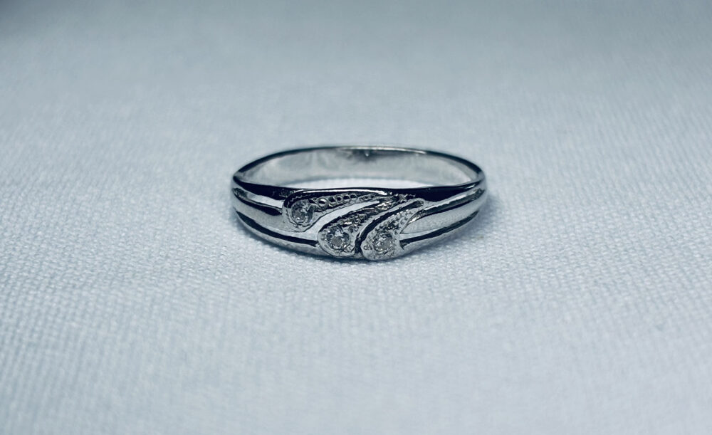 Elegáns ív – 925 ezüst gyűrű finom cirkóniákkal