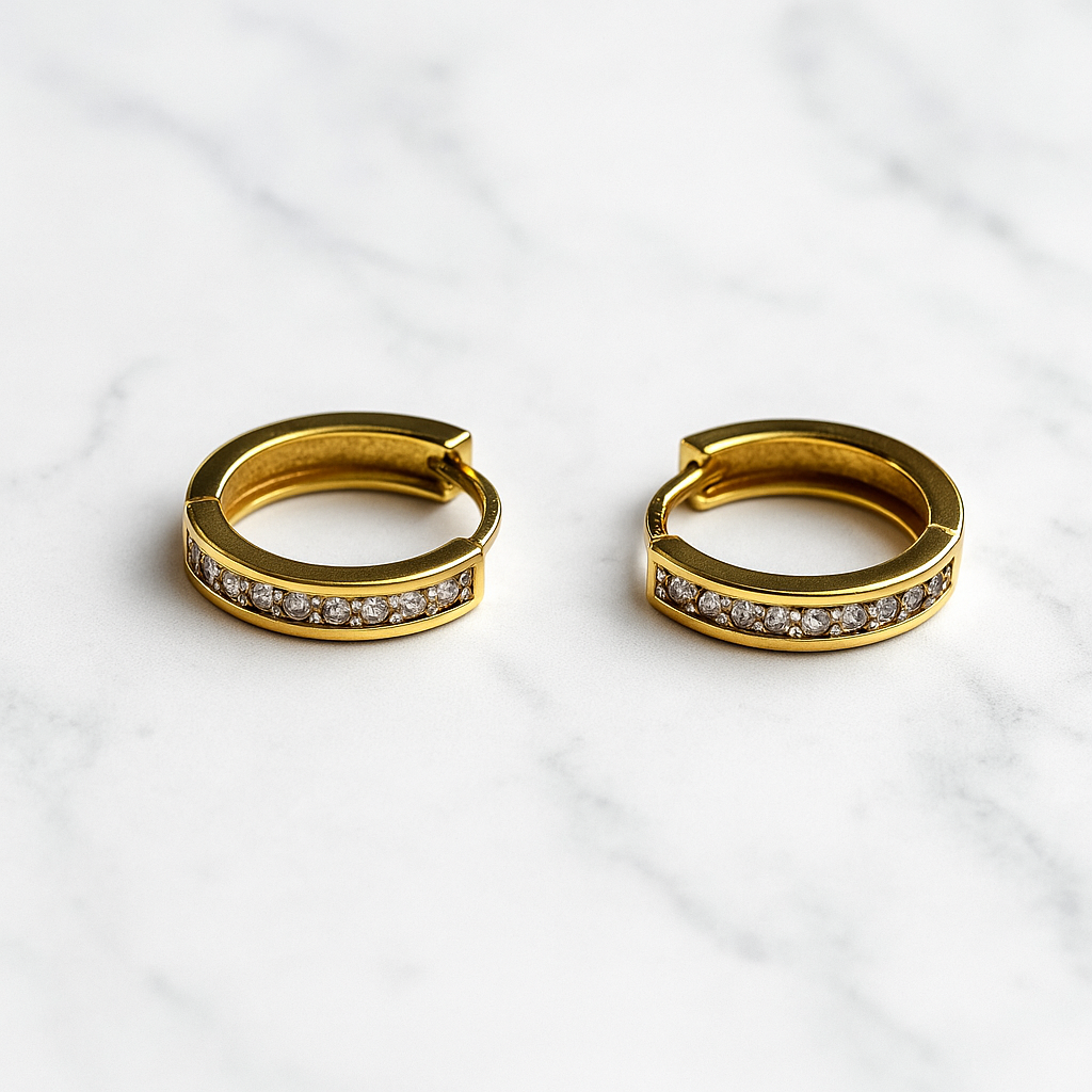 14K arany karika fülbevaló – cirkóniakövekkel, önmagában záródó