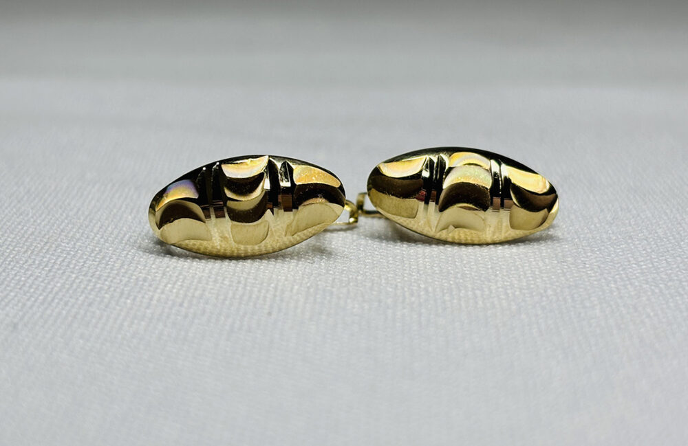 14K sárga arany női fülbevaló – elegáns, gravírozott felülettel