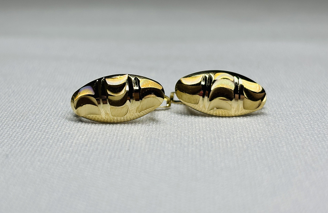 14K sárga arany női fülbevaló – elegáns, gravírozott felülettel