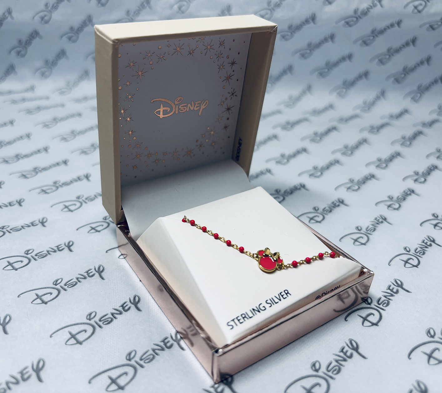 Disney ezüst karkötő – Pink Minnie báj