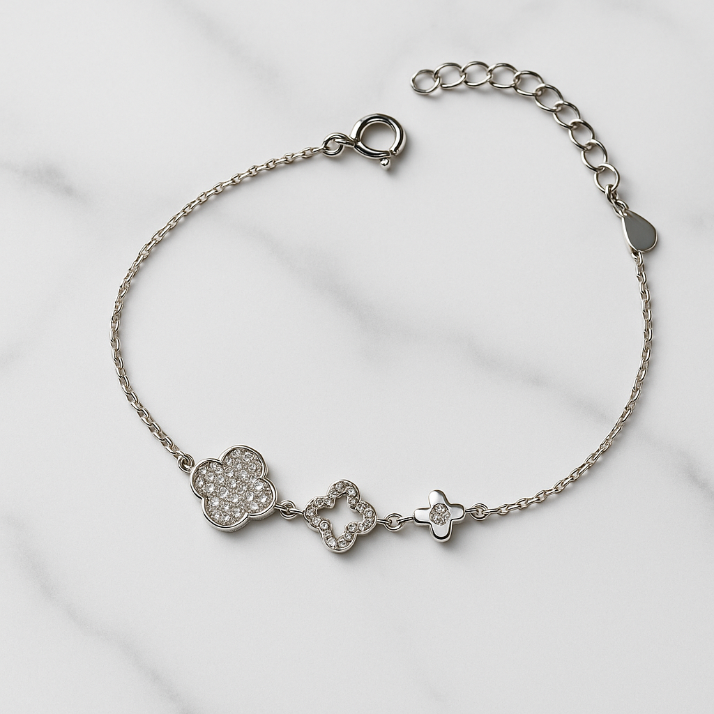 Hárombetétes lóhere mintás ezüst karkötő