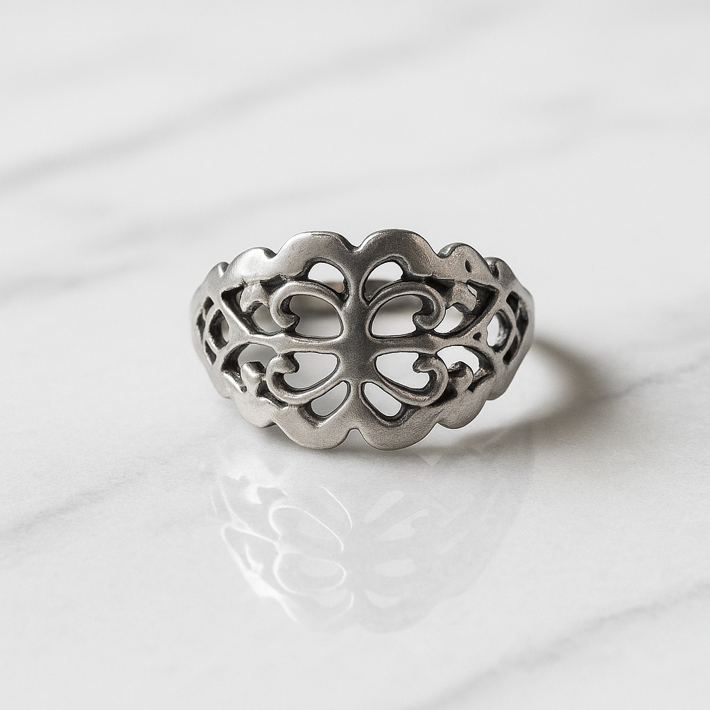 Antik hatású mintás ezüst gyűrű – egyedi, karakteres megjelenés