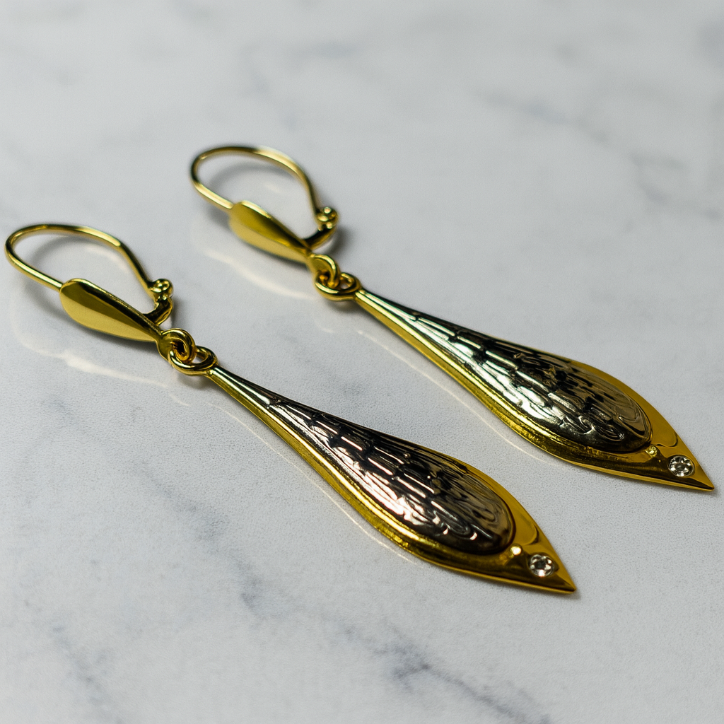 14 K arany vésett csepp formájú lógós fülbevaló